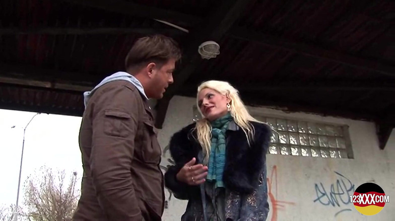 123XXX - Fucked Amateurs in Germany!: La miLF bionda magra sembra di fare sesso all'aperto