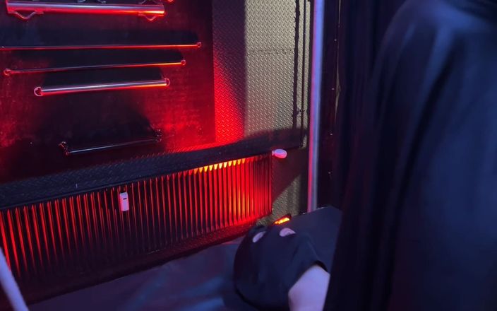 Domina Dark: Ils profitent de lui