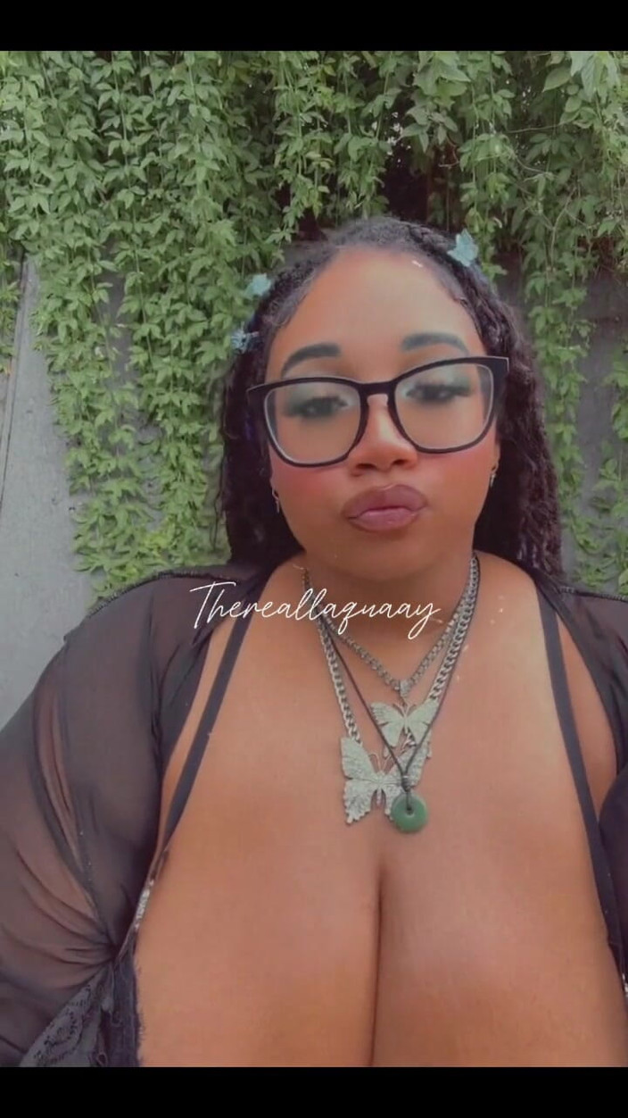 Biggdebbie solo: Biggdebbiecakez Menjadi Pelik Di Alam Semula Jadi