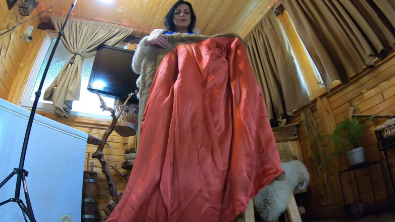 MilfyCalla: Milfycalla- pompino, scopa e pipì gioca con un cappotto in...