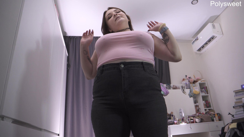 Polly Sweet: Pani z ogromnym dojeniem doi twoje dziewicze usta