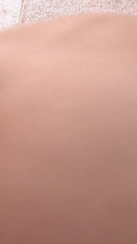 日本の女の子シーン2 - かなり巨乳の日本の女の子が最初に自慰行為をし、彼女の毛むくじゃらの猫のザーメンで終わる
