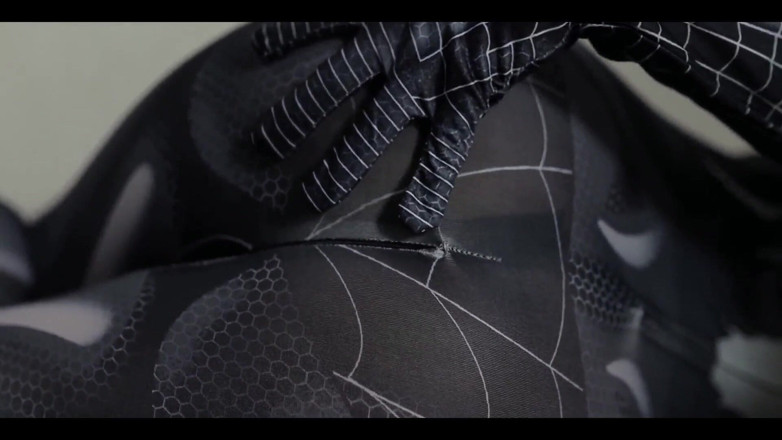 deafheaven666: Colmekin mädchen spiderman tobrut indo benutzt hautpflegeflasche