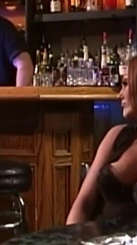 La MILF amante del sesso si fa scopare la figa e il culo dopo aver fatto una lap dance