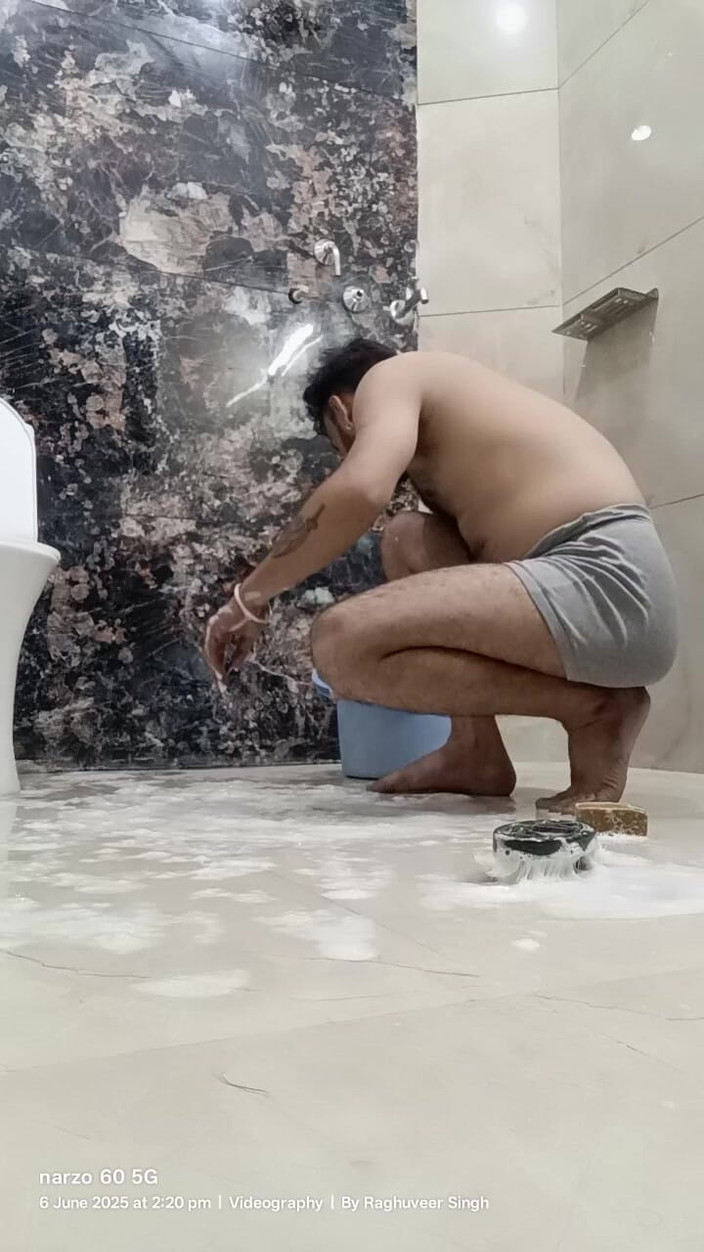 Rajasthani-old-lover: 印度继父享受淋浴