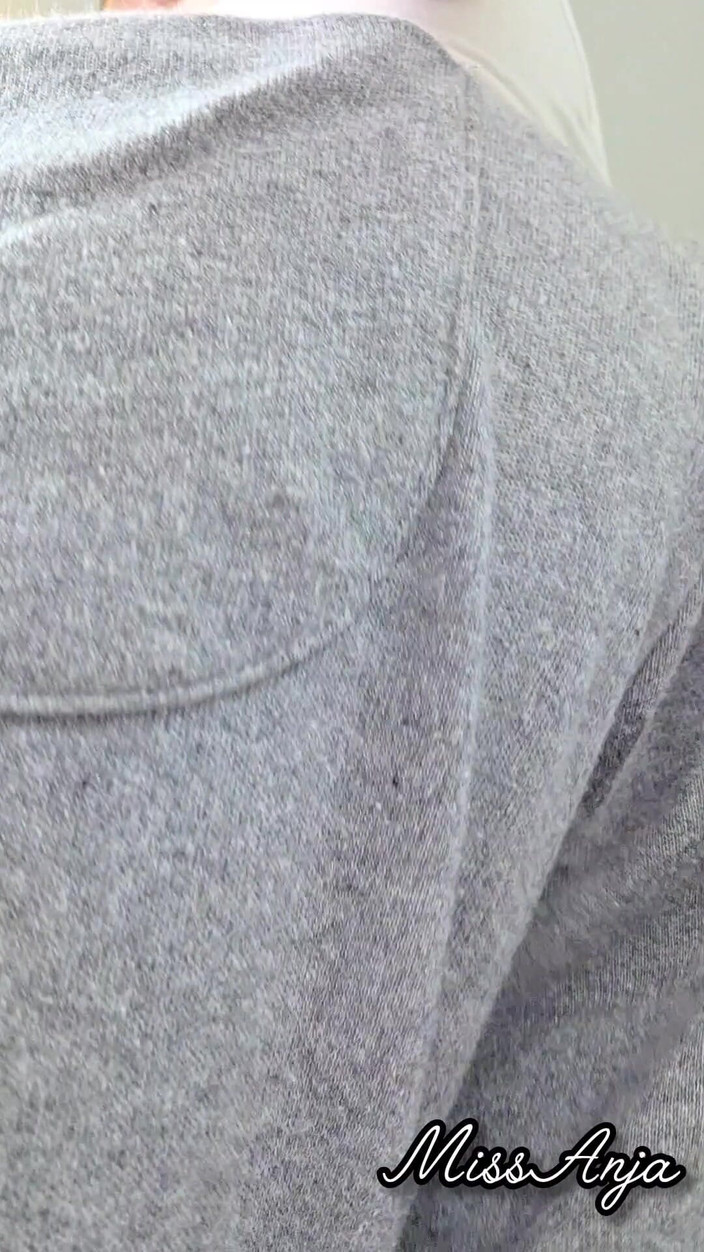 MissAnja_FH: Scoregge rumorose sudata nei miei pantaloni di tuta grigi