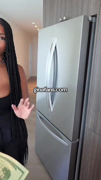 Mladá sexy realitní agentka souhlasila s vedlejší prací