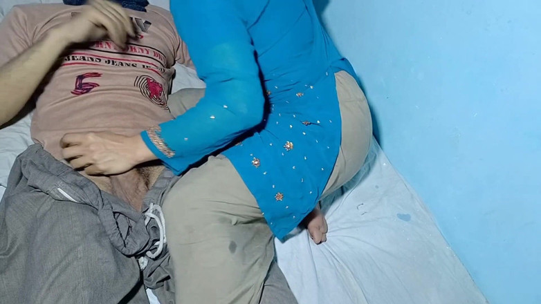 Netu: Scopata anale nel buco del culo stretto della sorellastra indiana...