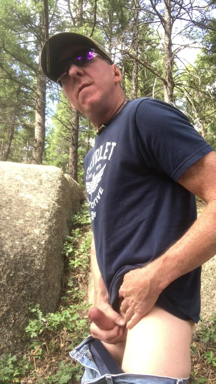 Adam Kaye: Порнозвезда Adam Kaye в лесу