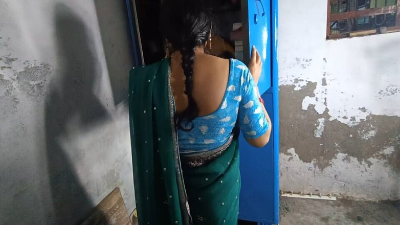 Pyaripooja22: 맑은 힌디어 목소리로 계모의 집에 가기 전에 형부와 섹스하는 아주 아름다운 시누이.