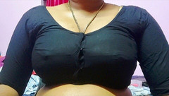 Desi Mohini: Милфа дези с большими сиськами