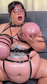 Angel bbw seus peitos enormes em extrema escravidão