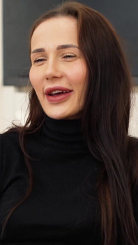체코 갈색 머리 니콜 러브 인터뷰