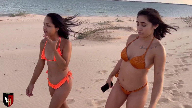 VictorHugo: Cewek hot rambut cokelat ini dientot habis-habisan di pantai