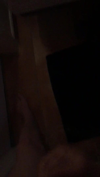 Horny nice guy: Je suis tellement excitée, suce mon énorme bite