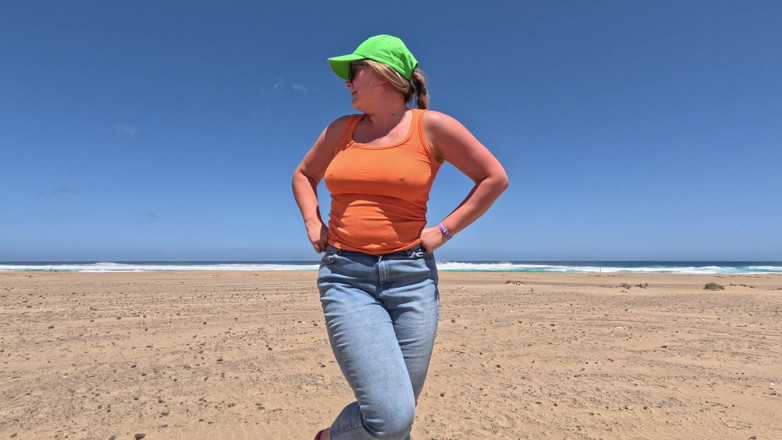 Emma Voyeur: Jeans Pantai Basah - Satu lagi Sandy Rendam