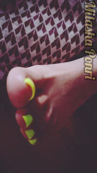 yah kiska pair hai?;)