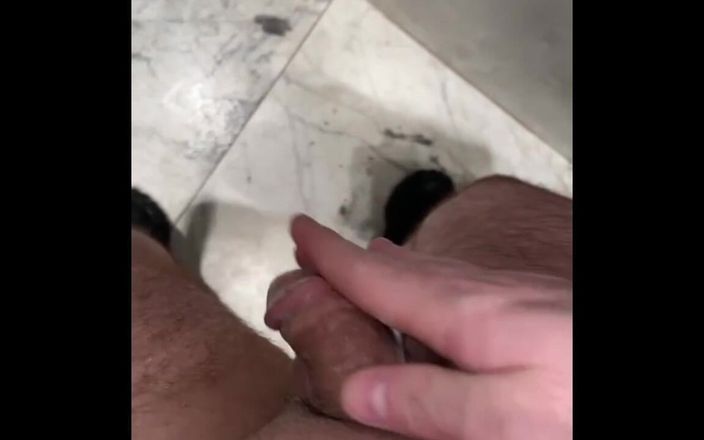 Tomasz j: Jerking in Public Toilet for You;)