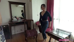 थाई लड़की चूत में वीर्य के साथ तीन लोगों की चुदाई