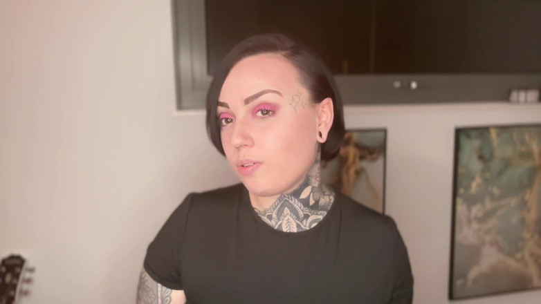 Miss Valentina: Iubit încornorat în viața reală