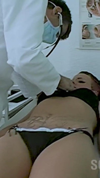 Xixi na boceta Kara mijando e fodendo no escritório do médico