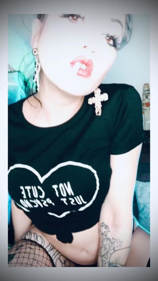 Hellizabeth Queen: Hellizabeth solo palenie