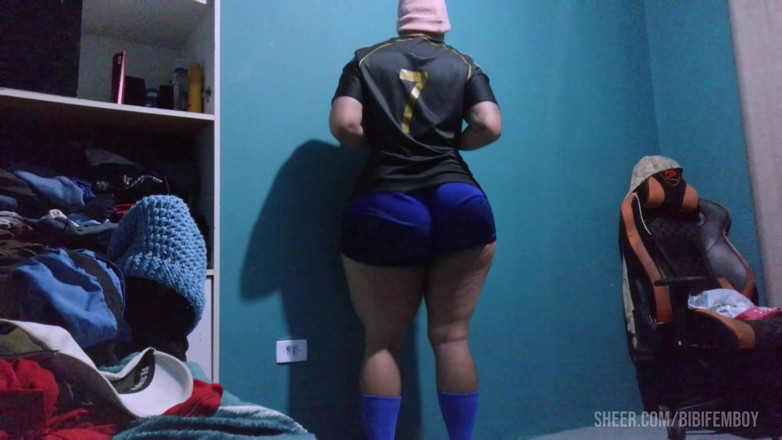 Sissy sapeca studio: A Curvy Tranny with a Big Ass and a Feminine...