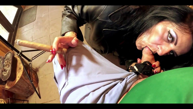 MilfyCalla: Amazon fumando milf em couro Grande boquete de charuto, de...