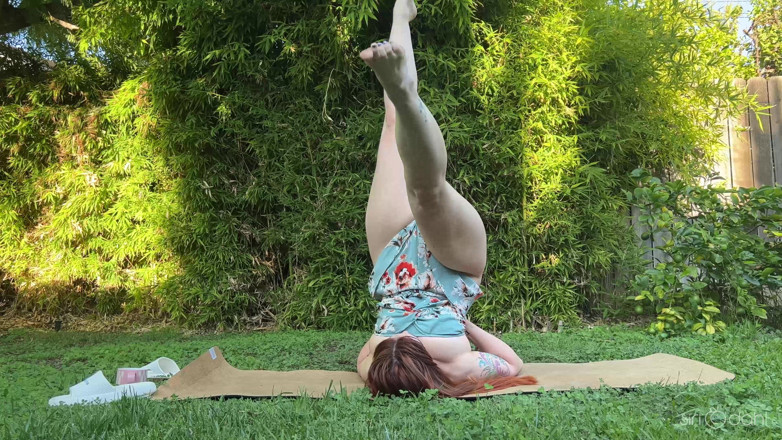 Siri Dahl: Yoga en plein air et étirements avec Siri Dahl - trop sexy...