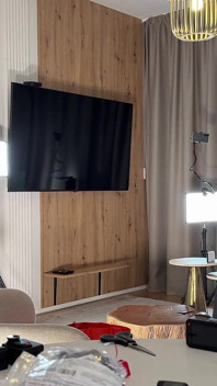 L'insegnante di arte sexy incredibilmente calda lili fa una prova haul per minigonne sexy e altri abiti con più telecamere