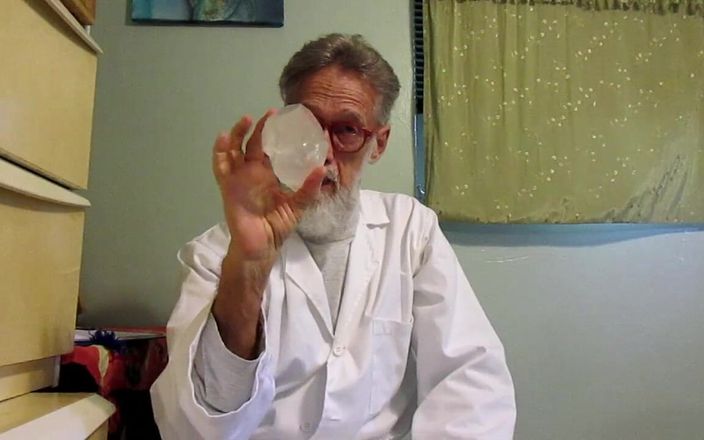 Mr hairy gardener: Ñam, ñam, eat 'em up scientist video parte 1