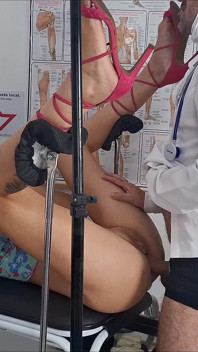 Gynaecoloog beloofde zwangerschap aan zijn vrouw... En de vrouw kwam zwanger uit de kast en haar man werd bedrogen!