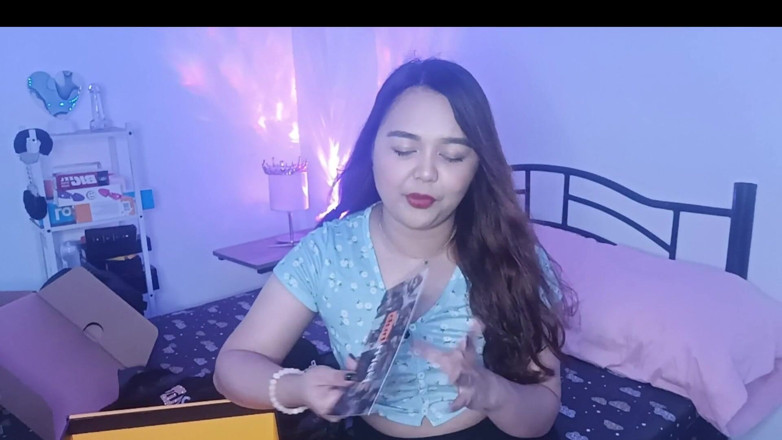 AsianSharinami: Je déballe le cadeau de mes abonnés 25k de Pornhub