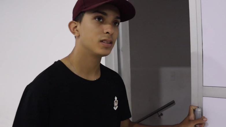 mackencie29: Üvey kız kardeşim seks karşılığında bir oyun kabul ediyor!!!