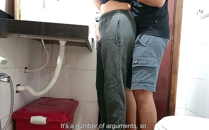 Gabi SweetCouplesStories: Servitoarea este prinsă în baie.