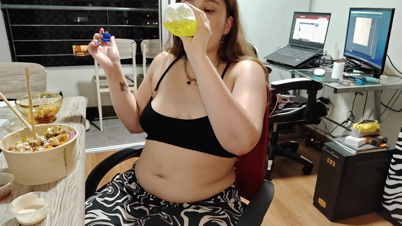 Nicole Passat: Masivní Nádivka Nicole S Sebou - Břicho a Zadek Tease