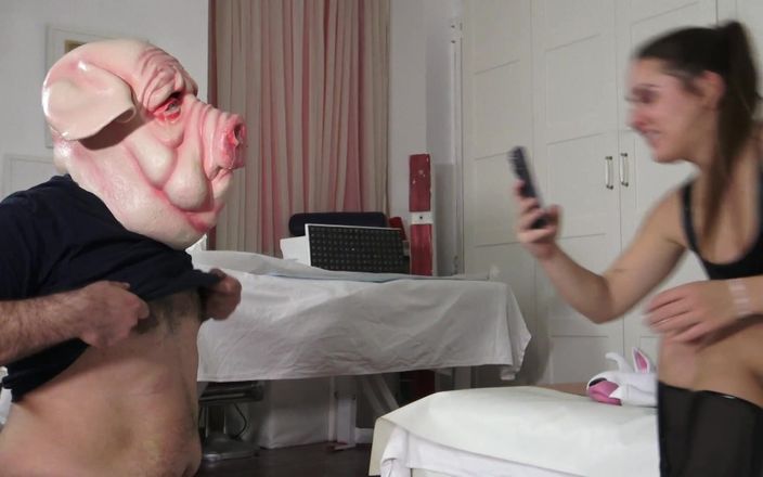 Femdom Austria: Fai questo a Me, Pagliaccio! Maiale, Gatto e Mucca!