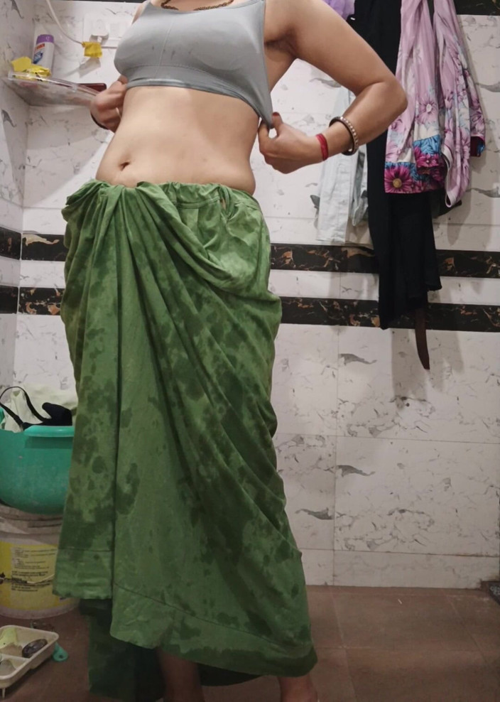 Priyahot77: Priya Bhabi Pěkná body show