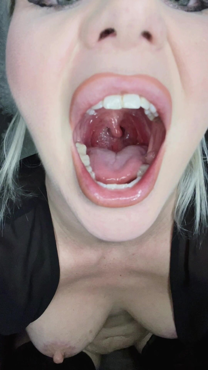 Sultry Silvea: Sensual Silvea comendo hoje à noite