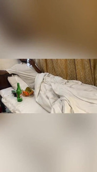 Романтичний секс в готелі, поки її чоловіка немає