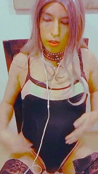 Sissy Crossdresser Masturbating