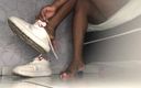 Solo Austria: Fetsh sneaker gadis kulit hitam