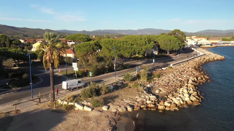 Jet sex prod: Seorang gadis Perancis menghisap di tandas