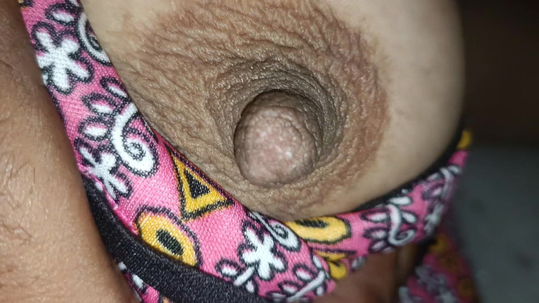 Catchybusty: 她和他的继表妹在床上做爱
