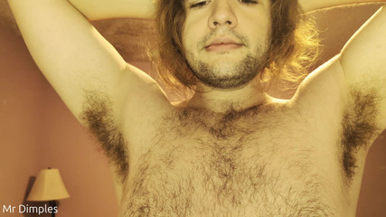 Mr Dimples: Я демонструю свої пахви після тренування!