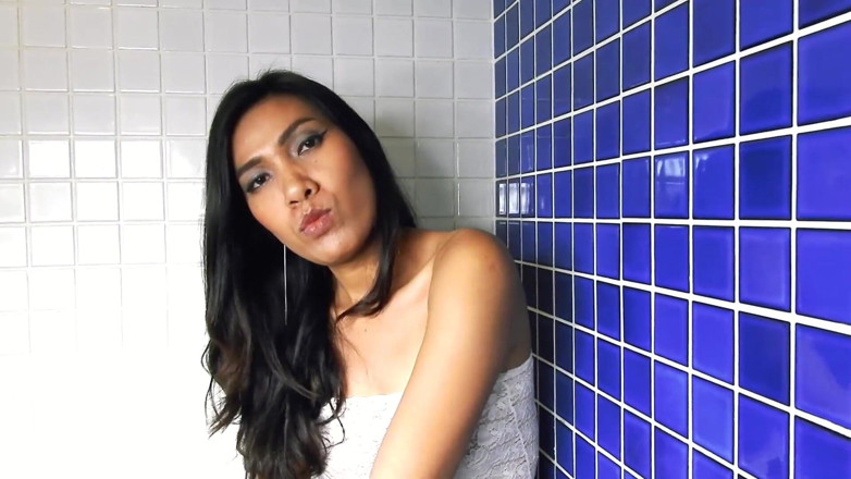 Asian Pussy Vision: Aziatische milf met kleine tieten douchescène