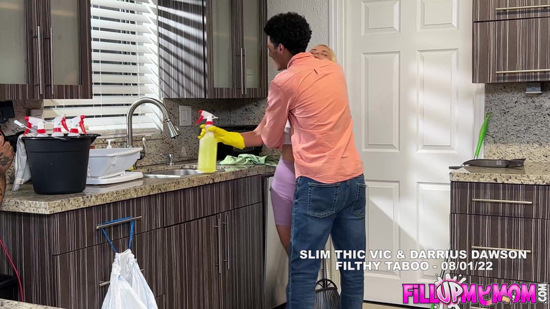 Fill Up My Stepmom: За лаштунками - введення мами на ринок