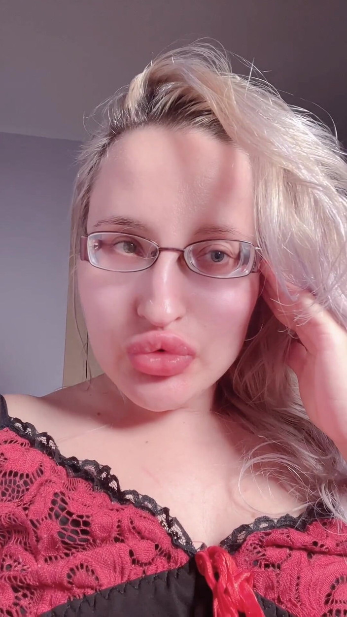 FinDom Goaldigger: Ossessione labbra provocante