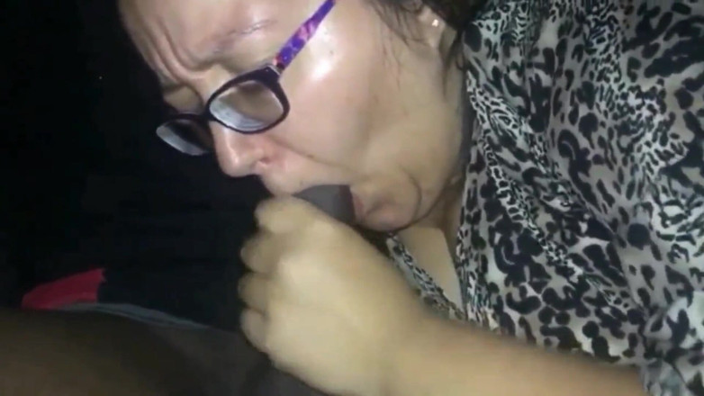 Real homemade BBW BBC porn: WildenglishBBW suce une grosse bite noire, Nata4sex doigte ma grosse...