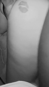 Trebuie să vezi!! Femeie albă mare și frumoasă face sex anal cu mare și neagră!! Fără prezervativ!